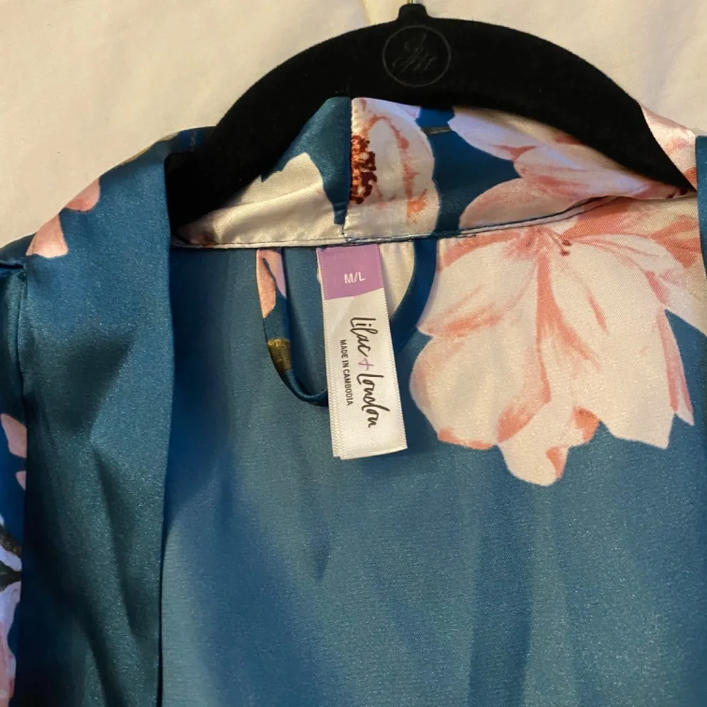 Robe - Picture 3 of 4